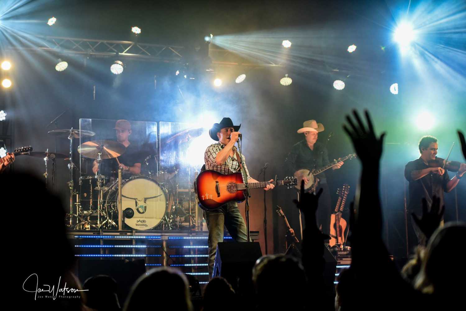 Aaron Watson is performing to sold-out crowds and promoting his album, Vaquero (photo: Joe Watson) Aaron Watson is performing to sold-out crowds and promoting his album, Vaquero (photo: Joe Watson)