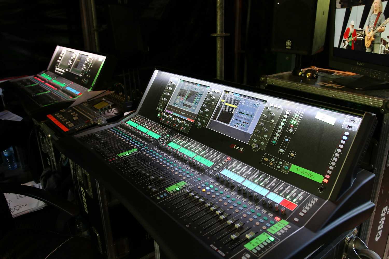 dLive at monitor position at the Polsat SuperHit festival. dLive at monitor position at the Polsat SuperHit festival.