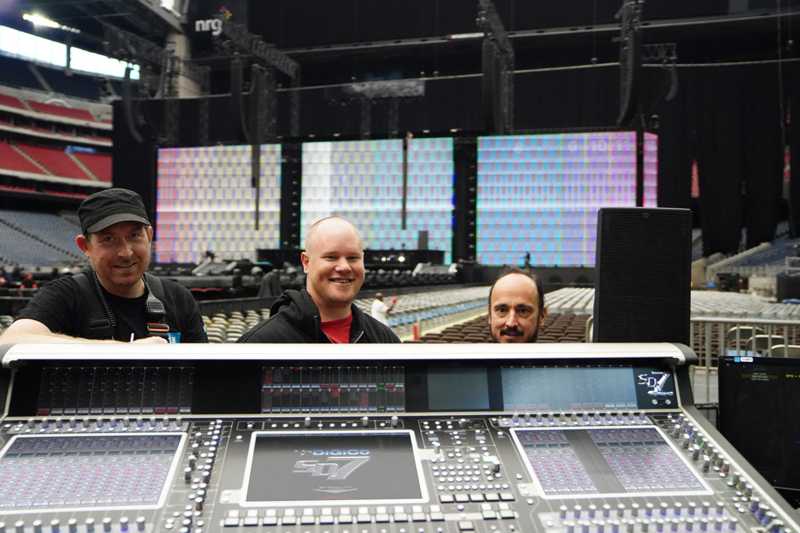 Artist monitor engineer James Berry, FOH engineer Stephen Curtin, and band monitor engineer Jimmy Corbin Artist monitor engineer James Berry, FOH engineer Stephen Curtin, and band monitor engineer Jimmy Corbin