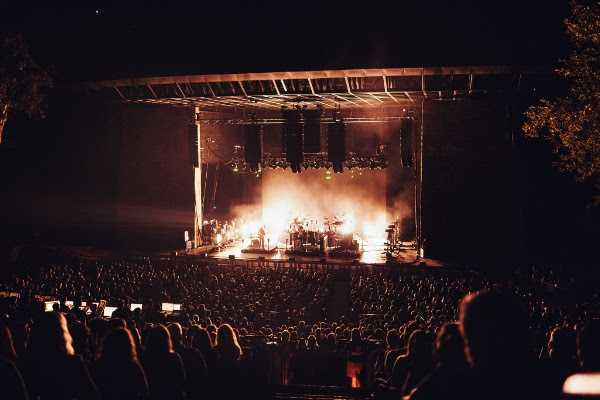 Bon Iver plays Santa Barbara Bowl (photo: Matt Benton) Bon Iver plays Santa Barbara Bowl (photo: Matt Benton)
