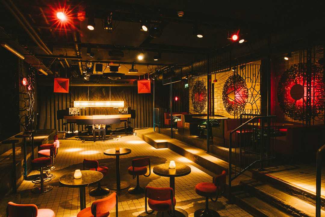 Doka hired Firm4 to install the unconventional loudspeaker and subwoofer designs of Tom Danley Doka hired Firm4 to install the unconventional loudspeaker and subwoofer designs of Tom Danley