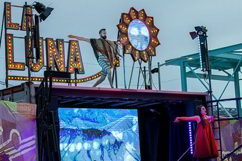 Containerised opera on the road