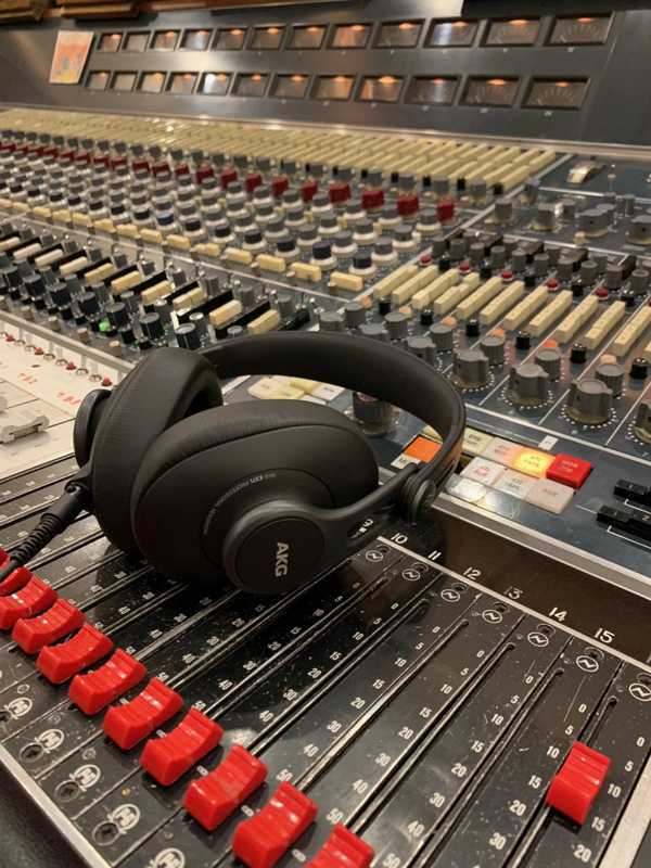 Engineers at Studio 606 selected the AKG K371 Engineers at Studio 606 selected the AKG K371