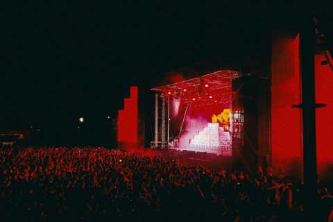 Lighting and video at The Drumsheds was provided by Siyan