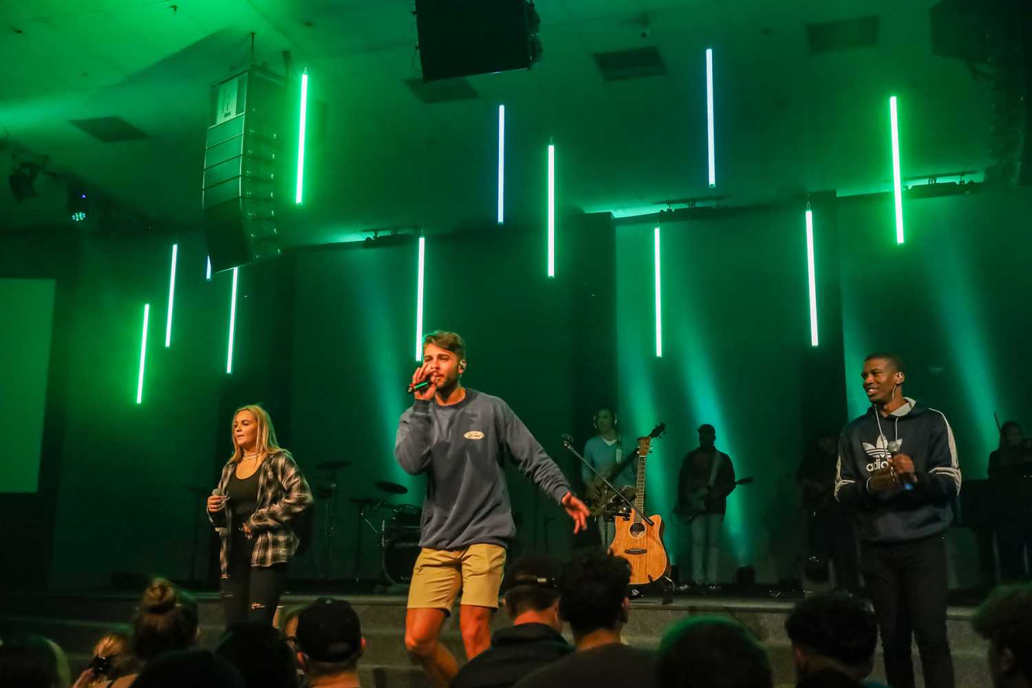Services include a set of praise & worship songs (photo: Maranatha Youth) Services include a set of praise & worship songs (photo: Maranatha Youth)
