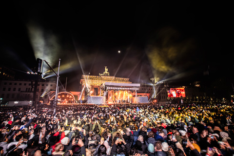 Bringing in the New Year in Berlin (photo: Matthias Gottwald)